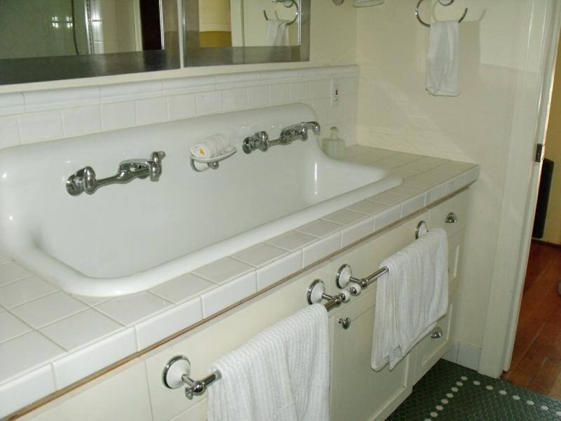 schoolhouse style bathroom sink