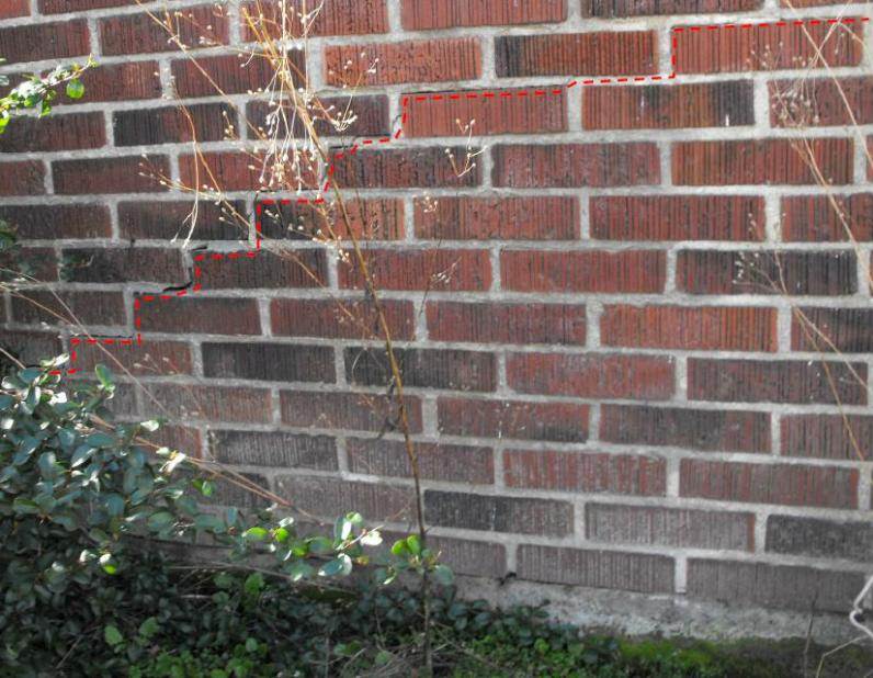 A close-up of the crack in the brick veneer